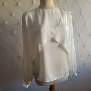 Liz Claiborne Pullover Tulip Blouse in Cream ○ Size 10